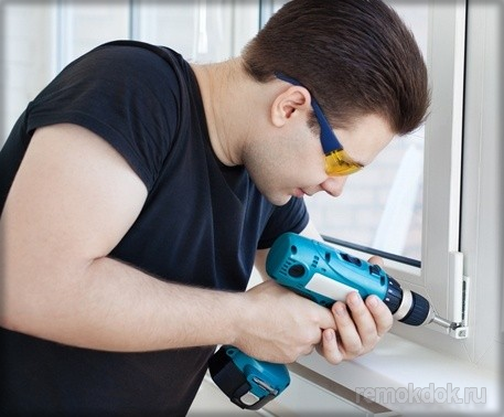 Замена поворотной створки