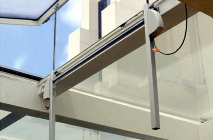 реечный механизм открывания фрамуги